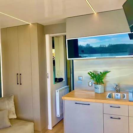 Komfortables Fuehrerscheinfreies Hausboot Bis Zu 5 Personen * Ketzin