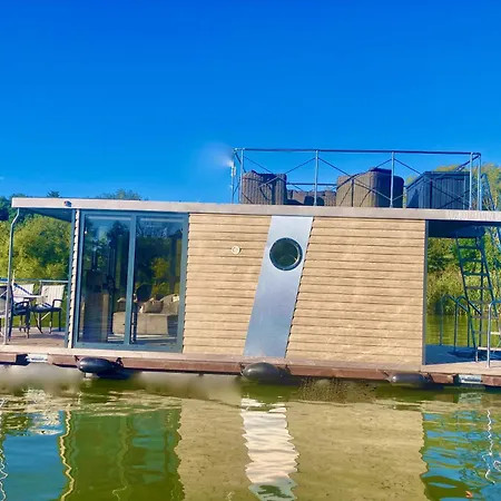Botel Komfortables Fuehrerscheinfreies Hausboot Bis Zu 5 Personen